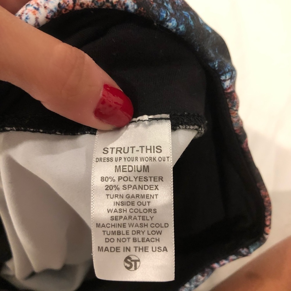 Strut-This Yoga Legging - Picture 5 of 5